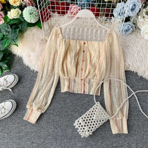 Női alkalmi ing gombokkal és hosszú ujjú, négyzet alakú nyakkivágással