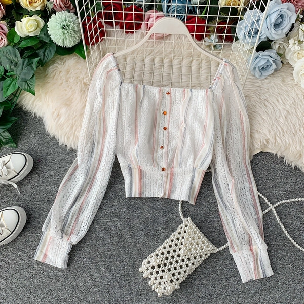 Női alkalmi ing gombokkal és hosszú ujjú, négyzet alakú nyakkivágással