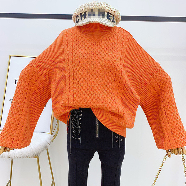 Γυναικείο κομψό πουλόβερ  με υψηλό γιακά και ωμοπλάτη