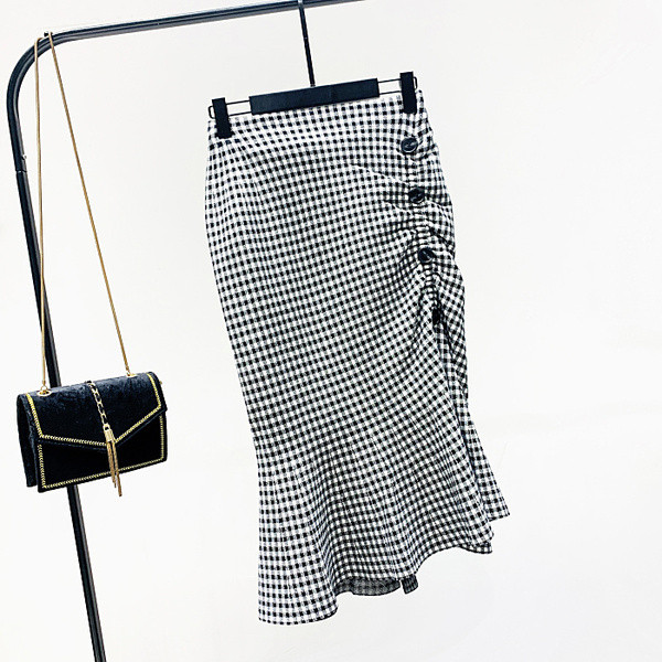 Fusta dama in carouri model asimetric