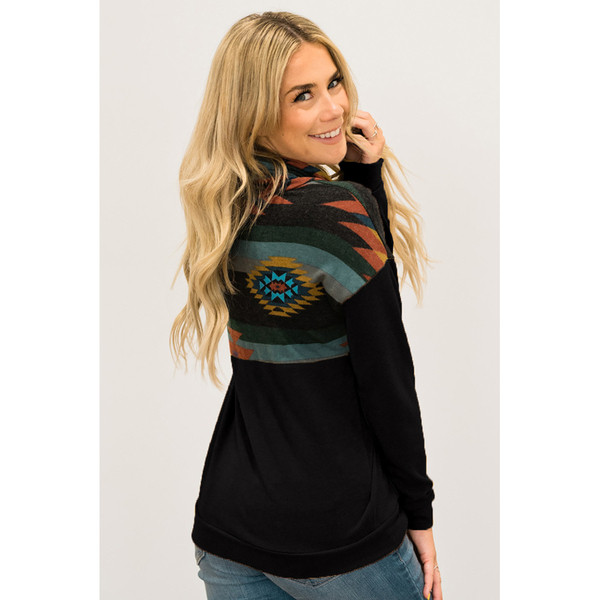 Napi női pulóver nyakkendővel és magas gallérral, három színben