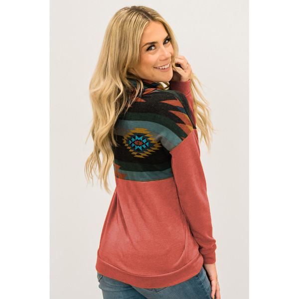 Napi női pulóver nyakkendővel és magas gallérral, három színben