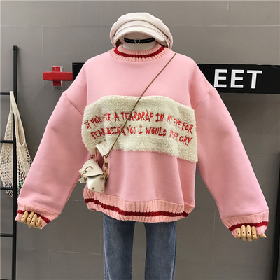 Pulover de damă cu inscripție în roz, verde și bej