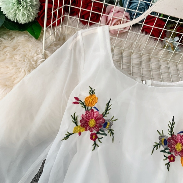 Bluză de damă modernă cu sigiliu cu broderie și mâneci 3/4