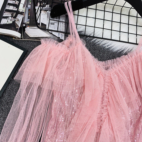 Γυναικεία μοντέρνα μπλούζα με τούλι και πούλιες σε μαύρο, λευκό και μπεζ χρώμα