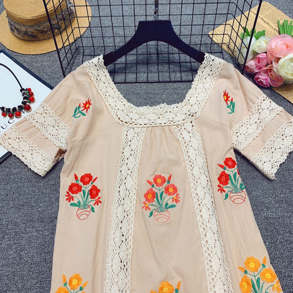 Színes hímzéssel, rövid ujjú női ruha
