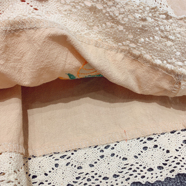 Színes hímzéssel, rövid ujjú női ruha