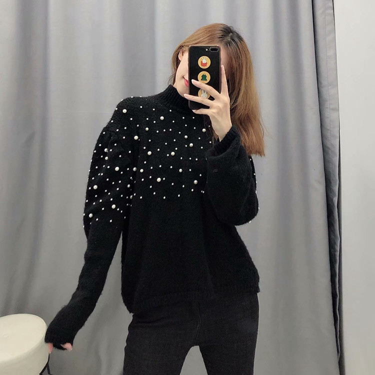 Rövid, fekete színű, gyöngyös női pulóver