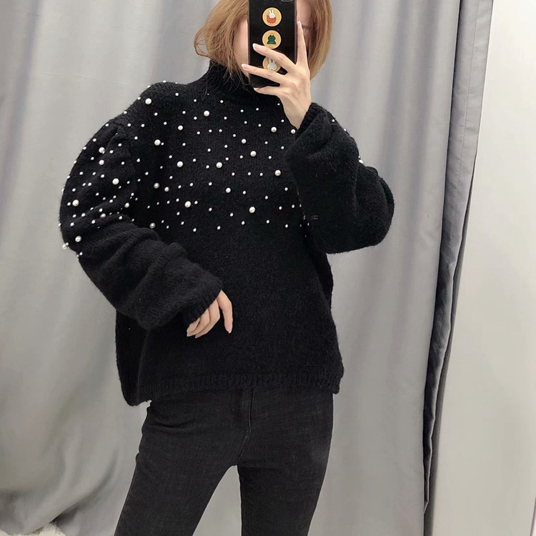 Rövid, fekete színű, gyöngyös női pulóver