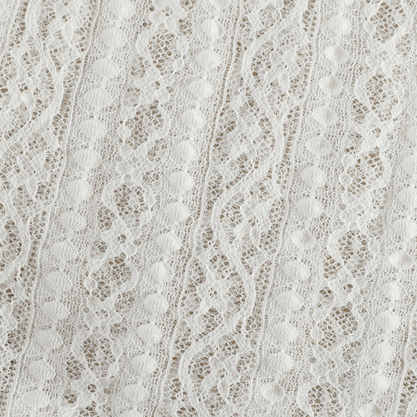 Μοντέρνα γυναικεία μπλούζα από δαντέλα σε άσπρο και μαύρο χρώμα