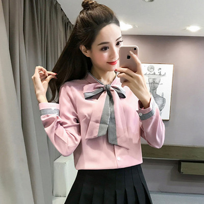 Cămașă elegantă de damă, cu o panglică la guler, în roz și alb