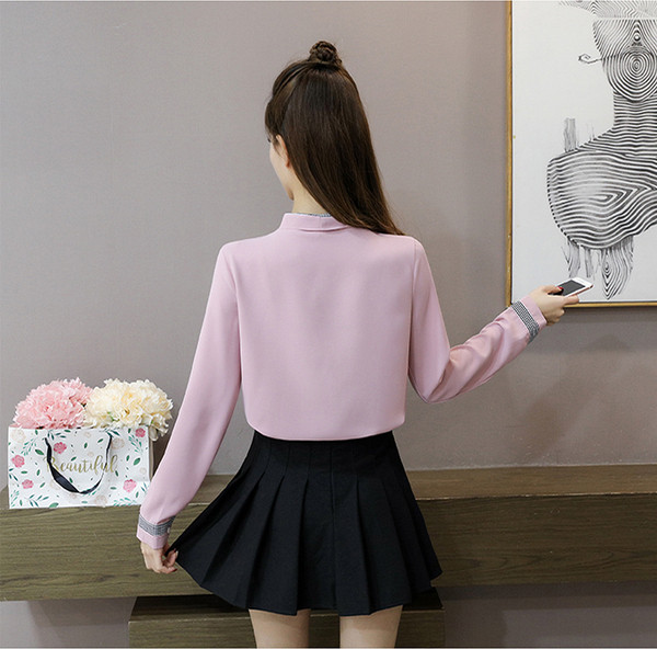 Cămașă elegantă de damă, cu o panglică la guler, în roz și alb