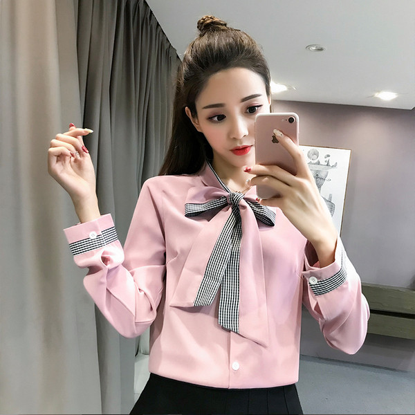 Cămașă elegantă de damă, cu o panglică la guler, în roz și alb