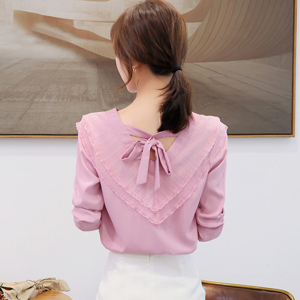 Női ing V-nyakú, rózsaszín és fehér szalaggal