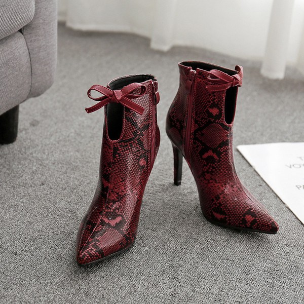 Μοντέρνα γυναικεία παπούτσια με ψηλό τακούνι