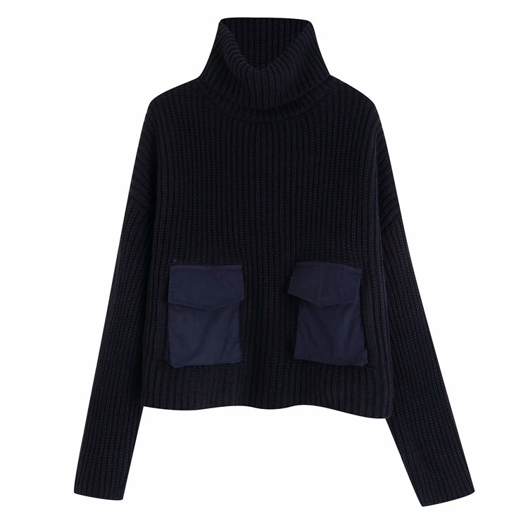 Vastag rövid pulóver magas gallérral és fekete zsebekkel