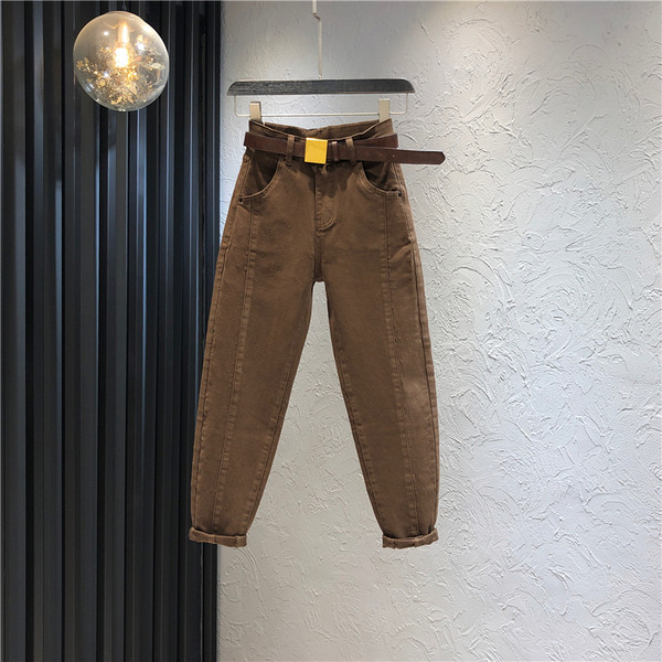 Női alkalmi farmer magas derékkal és övvel barna és bézs színben