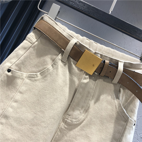 Női alkalmi farmer magas derékkal és övvel barna és bézs színben