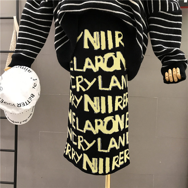 Feliratos, magas derékú női szoknya három színben