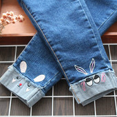 Κορυφαία παιδικά τζιν με μπλε κέντημα - για κορίτσια