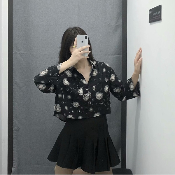 Cămașă scurtă de damă cu guler clasic și buzunare de culoare neagră