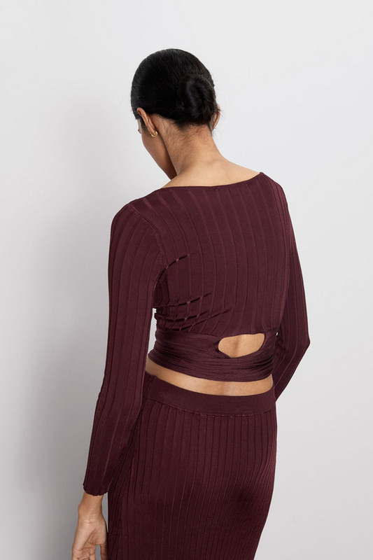 Rövid női blúz, hosszú ujjal és derékkötővel