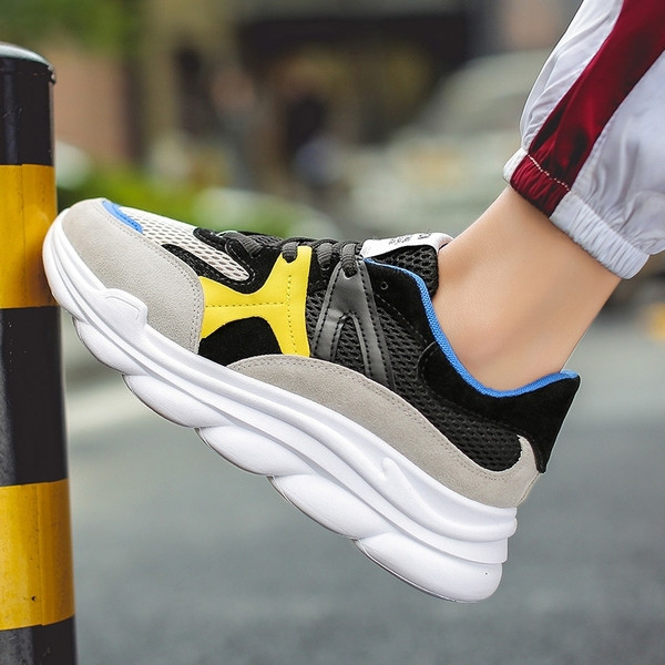 Model NOU de adidasi barbati cu talpa groasa in alb si negru