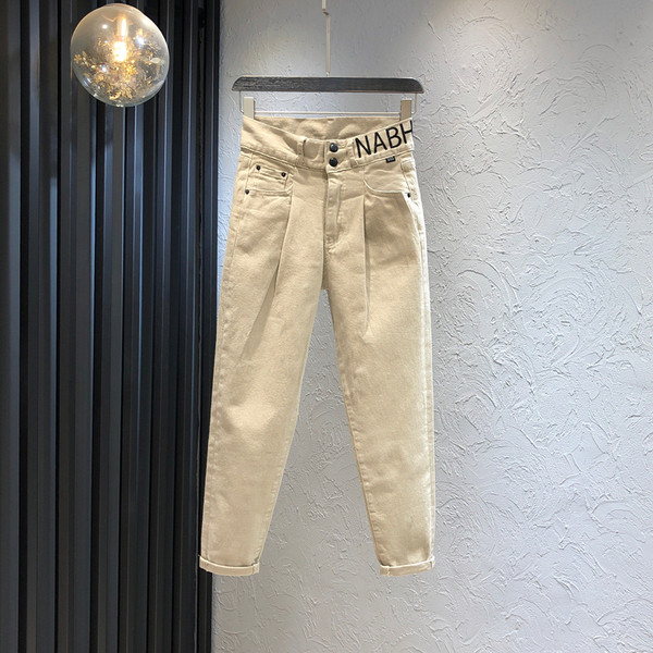 Γυναικεία μακρύ τζιν σε μπεζ χρώμα με ψηλή μέση και επιγραφή