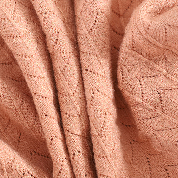 Modern női mellény spitz nyakkivágással és gombokkal