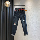 Alkalmi női hosszú farmernadrág magas derékkal, szakadt motívummal