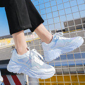 Γυναικεία παπούτσια με κορδόνια και παχιά σόλα σε λευκό και μαύρο χρώμα