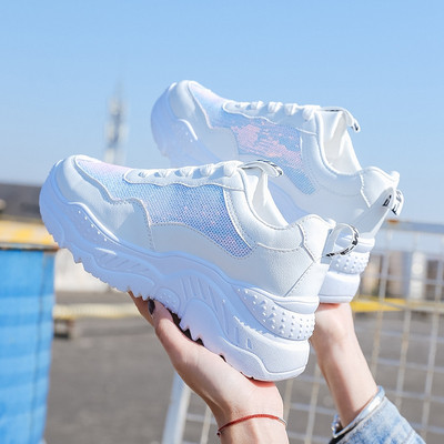 Γυναικεία παπούτσια με κορδόνια και παχιά σόλα σε λευκό και μαύρο χρώμα