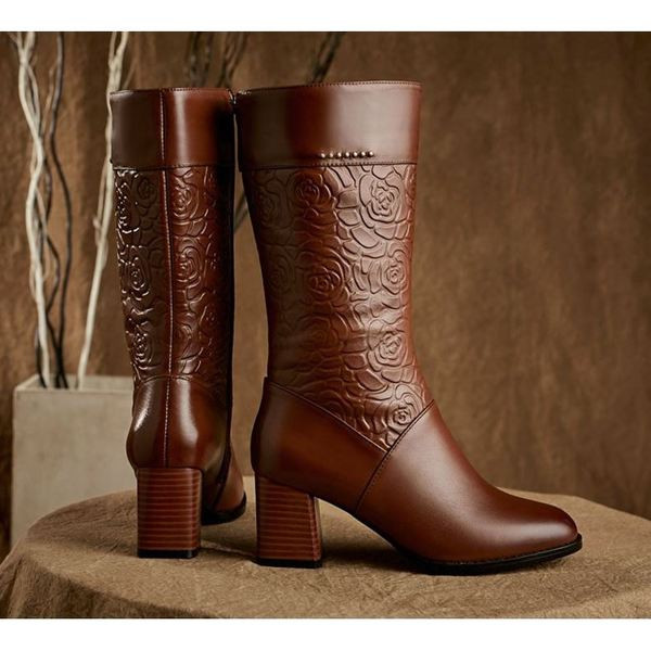 Modern női csizma vastag sarkú barna és fekete színben