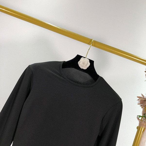 Σύντομη γυναικεία μπλούζα με μακριά μανίκια - κλασικό μοντέλο