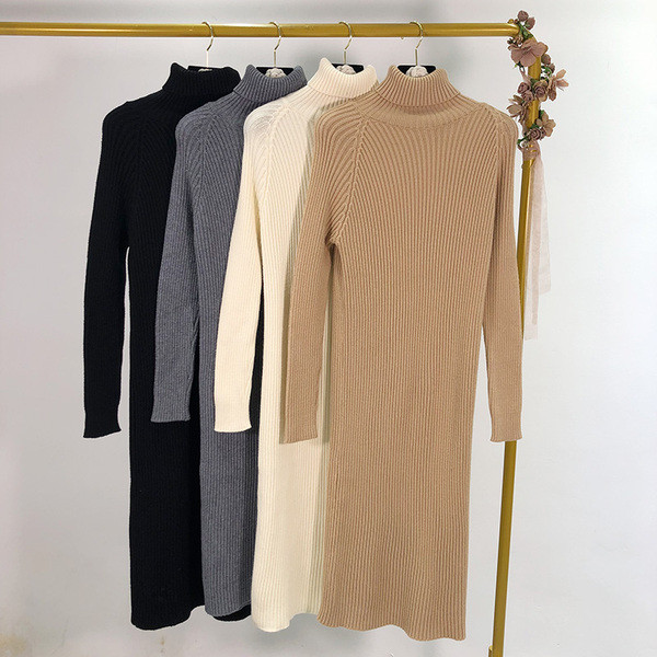 Hosszú kötött ruha pólógallérral, négy színben