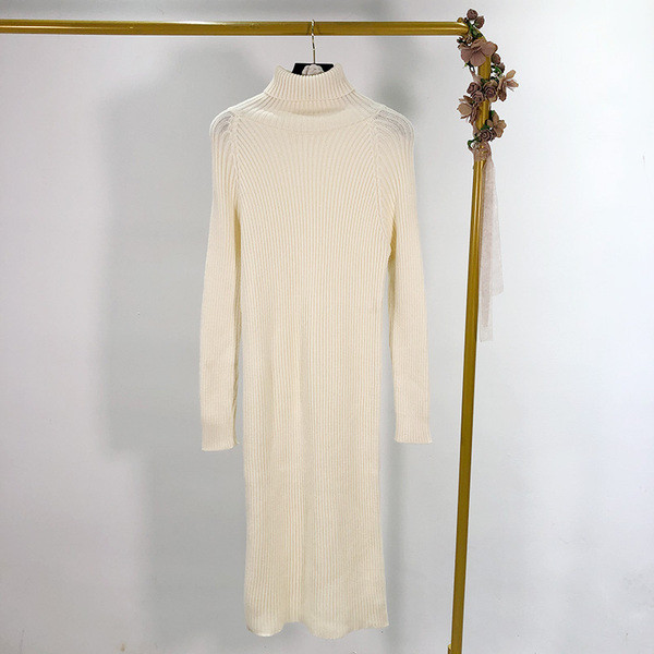 Hosszú kötött ruha pólógallérral, négy színben