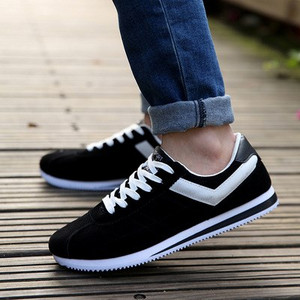 Αθλητικά ανδρικά παπούτσια σε γκρι, μαύρο, μπλε και κόκκινο χρώμα