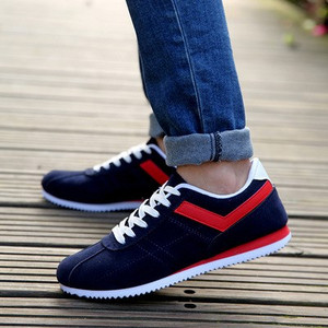 Αθλητικά ανδρικά παπούτσια σε γκρι, μαύρο, μπλε και κόκκινο χρώμα