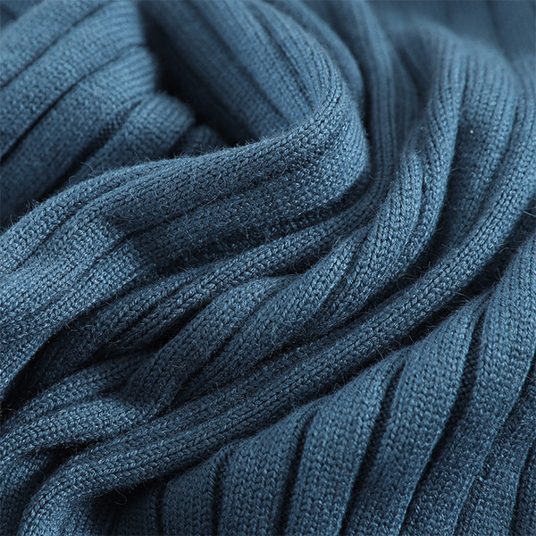 Alkalmi női pulóver magas gallérral, kék és fekete színben