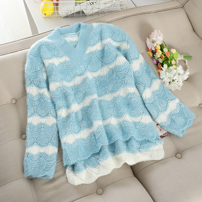 Μοντέρνο γυναικείο πουλόβερ με λαιμόκοψη σε διάφορα χρώματα