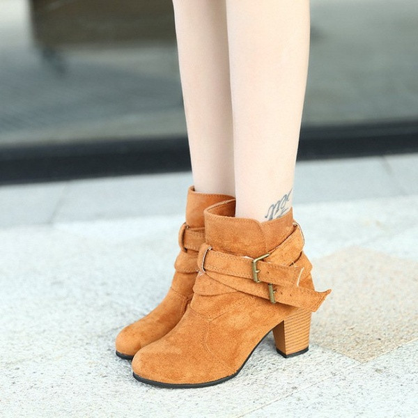 Cizme de dama din piele intoarsa cu toc gros in bej, negru si maro