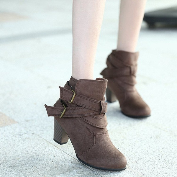 Cizme de dama din piele intoarsa cu toc gros in bej, negru si maro