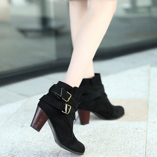 Cizme de dama din piele intoarsa cu toc gros in bej, negru si maro