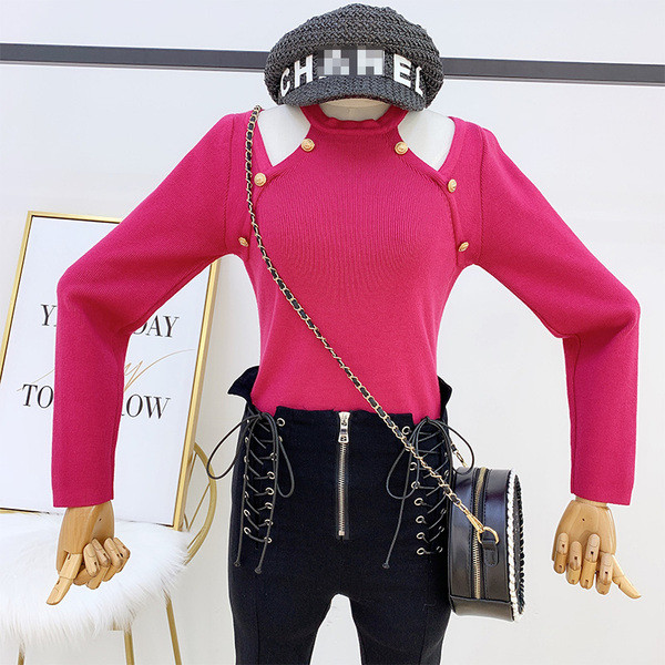 Μοντέρνα γυναικεία μπλούζα με μεταλλικό στοιχείο σε διάφορα χρώματα