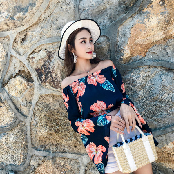 Γυναικεία μπλούζα με μανίκι λωτού και πολύχρωμη εφαρμογή