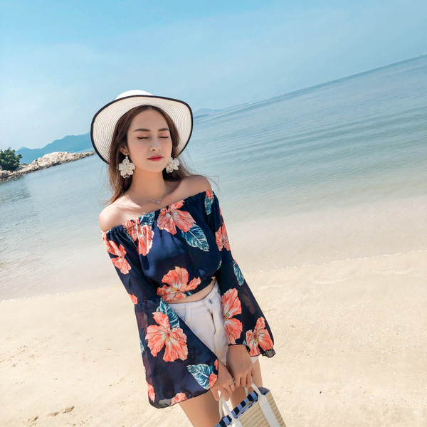 Γυναικεία μπλούζα με μανίκι λωτού και πολύχρωμη εφαρμογή