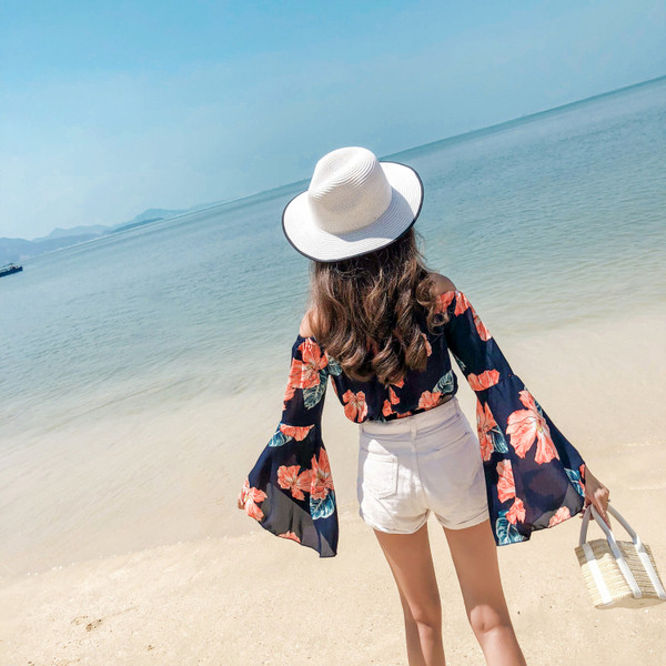 Γυναικεία μπλούζα με μανίκι λωτού και πολύχρωμη εφαρμογή