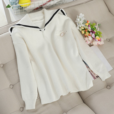 Μοντέρνο γυναικείο πουλόβερ σε λευκό και μαύρο χρώμα