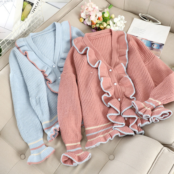 Cardigan dama cu nasturi si decolteu spitz in mai multe culori