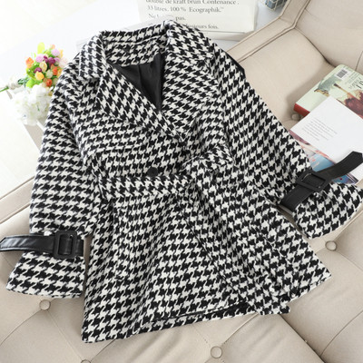 Κομψό γυναικείο παλτό με ζώνη σε δύο χρώματα